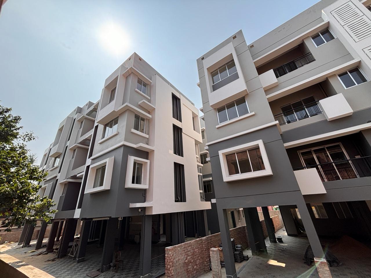 Behala Bakshibagan,Essquare Parnasree,769sqft,1BHK (PA321)